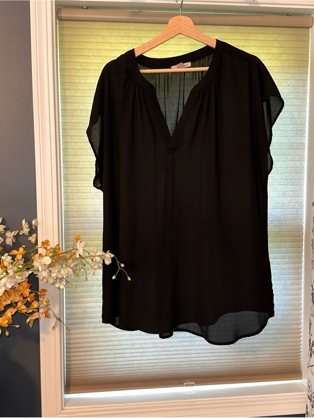 Roz& Ali Womens Black Short-Sleeve V-Neck Blouse